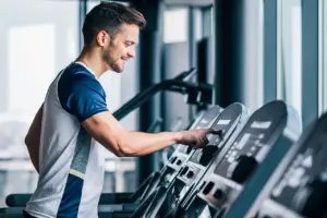 Bedienfeld mit Folientastatur in Fitnessgerät für intuitive Nutzersteuerung