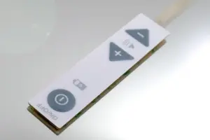 Schmale Folientastatur für Steuerungseinheit in medizinischen Geräten