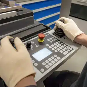 Robuste Folientastatur mit Handschuhbedienung für Produktionsanlagen