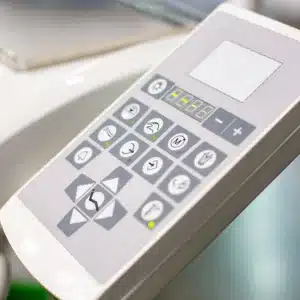 Folientastatur für Medizintechnik mit hygienischer Oberfläche und hinterleuchteten Tasten