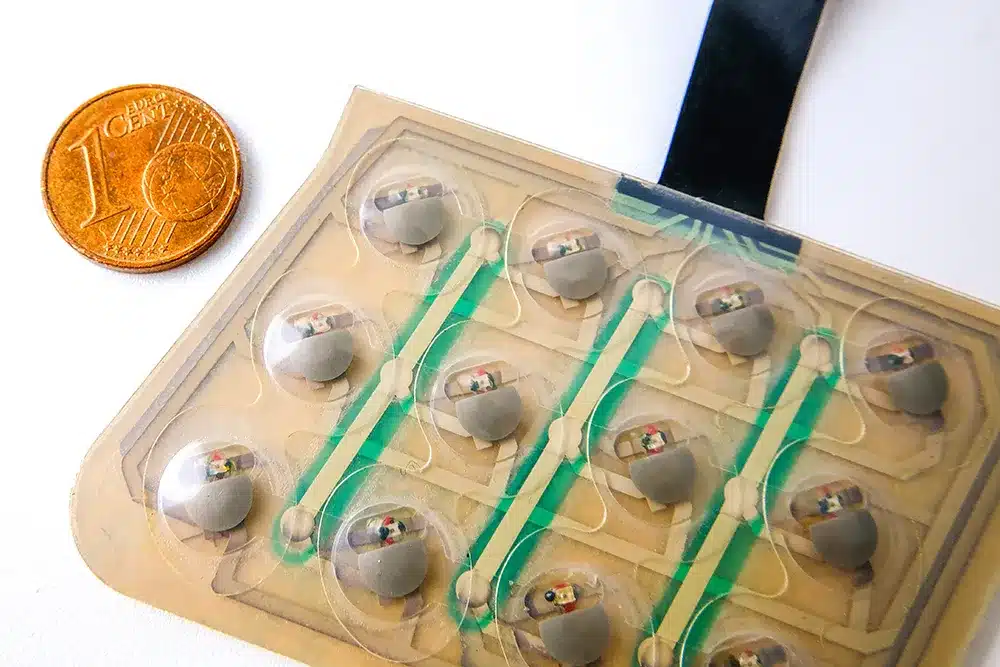 Folientastatur-mit-Blasenprägung-mit-LED