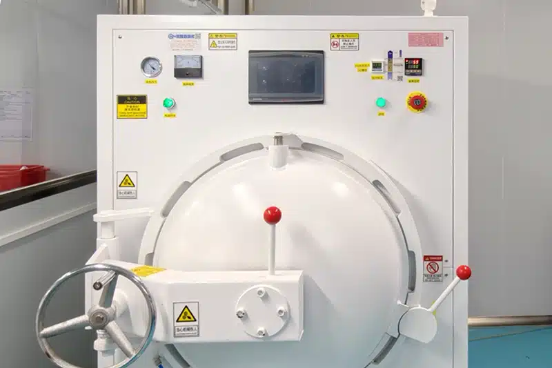 Druck-Entgasungsanlage für laminierte HMI-Komponenten