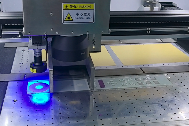 Laseranlage zum präzisen Schneiden von Folien für Folientastaturen