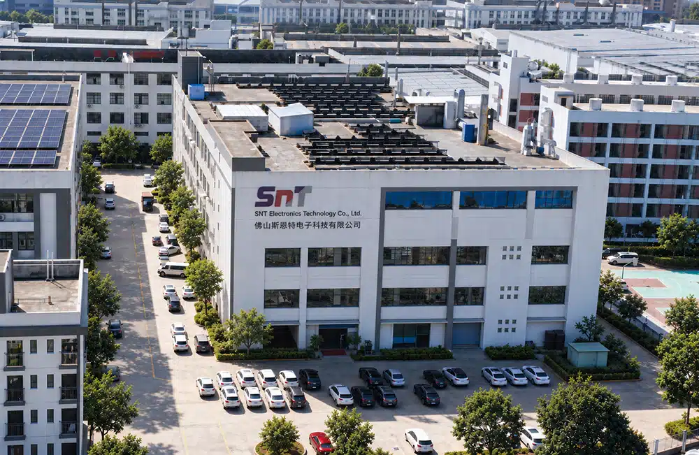 Firmengebäude von SNT Electronics Technology in Foshan, China mit Produktions- und Verwaltungsflächen.
